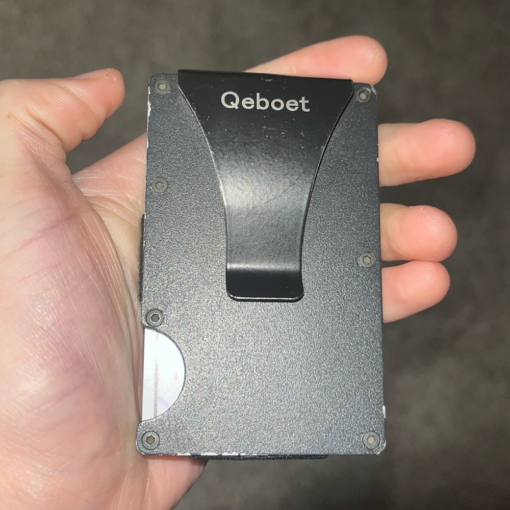 Men’s wallet holds about 12 cards